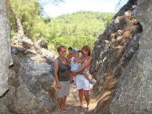 Gnębiona rodzina ze Szczecina domaga się ścigania prześladujących ją Polek i adwokata, który posługuje się w prokuraturze i w sądzie dokumentami, które mogą być spreparowane i sfałszowane. Śledztwo dot. biegłego sądowego za skandaliczną wycenę już ruszyło!