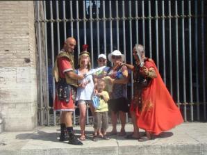 Gnębiona rodzina ze Szczecina domaga się ścigania prześladujących ją Polek i adwokata, który posługuje się w prokuraturze i w sądzie dokumentami, które mogą być spreparowane i sfałszowane. Śledztwo dot. biegłego sądowego za skandaliczną wycenę już ruszyło!