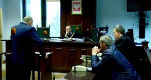 [VIDEO] Komornik Włodzimierz Hersztański z Kielc zeznawał pod przyrzeczeniem przed sądem. Czy mówił prawdę na rozprawie o celową dewastację licytowanego domu? I o pieniądzach na mercedesa?