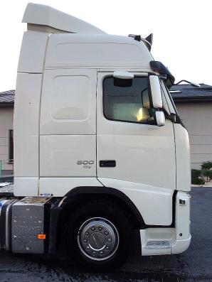 Kradzież ciągnika siodłowego Volvo. Poszukiwania prowadzi ekipa Krzysztofa Rutkowskiego