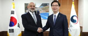 O trwałym pokoju Wiceminister Maciej Lang w Republice Korei Południowej