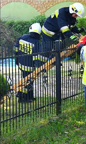 [VIDEO] Herszt grupy porywającej dzieci w Polsce Sebastian J. zakuty w kajdany i zatrzymany! Skuteczna akcja Kuratora Sądowego, Biura Rutkowski, Policji, Prokuratur, Sądów, Straży Pożarnej k. Koszalina. RUTKOWSKI: Trwają poszukiwania 2 dzieci!
