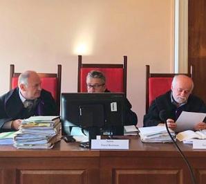 [VIDEO] Czy nienawiść radnego Krzysztofa Wiaderka do żony i użycia w zemście dzieci powstrzyma Sąd Okręgowy w Piotrkowie Trybunalskim? Czy emerytowany żołnierz dziś sołtys i radny gminy Dobryszyce użył swoich znajomości w Sądzie w Tomaszowie Mazowieckim?