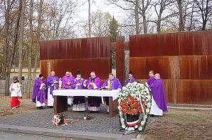 Uroczystości Wszystkich Świętych i Dzień Zaduszny na polskich cmentarzach na Ukrainie