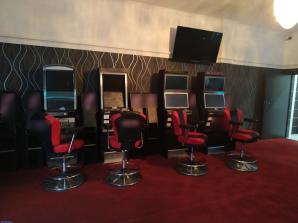 [VIDEO] Policjanci na Dolnym Śląsku weszli do kilku lokali, w których urządzane były nielegalne gry hazardowe. Zabezpieczono 14 automatów