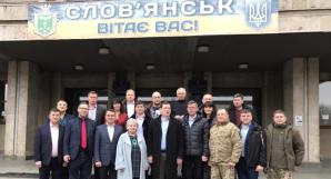 W poszukiwaniu pokoju i pojednania. Wizyta Ambasadorów Polski, Łotwy i Estonii na Ukrainie w obwodach donieckim i ługańskim [PL/UA]