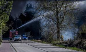 [VIDEO] Wybuchy, pożar i potężne straty. Pożar składowiska chemikaliów w Nowinach koło Kielc