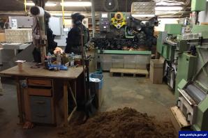 [VIDEO] Zlikwidowali fabrykę i zatrzymali nielegalną produkcję papierosów na masową skalę