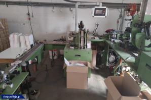 [VIDEO] Zlikwidowana grupa przestępcza, fabryka papierosów, krajalnia oraz 2 paczkowalnie. Zatrzymano 21 osób narodowości polskiej, wietnamskiej oraz chińskiej 