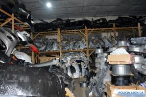 [VIDEO] Policjanci z Legnicy, Wrocławia oraz Niemiec zlikwidowali kolejną dziuplę samochodową znajdującą się na terenie powiatu legnickiego