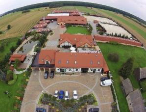 Co dalej z dającymi pracę 400 osobom w kryzysie Zakładami Mięsnymi ZBYSZKO? I Centrum Sportowo-Rekreacyjnym ZBYSZKO ze stadniną 200 koni? Właściciel walczy niczym lew, by jego firma przetrwała kryzys