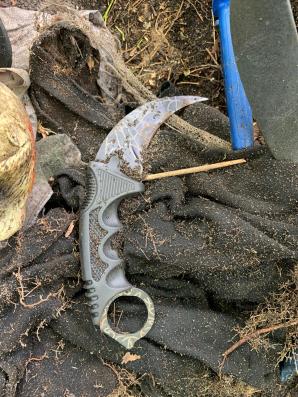 [VIDEO] Poszukiwania Iwony Wieczorek: RUTKOWSKI: odnaleźliśmy granatową spódniczkę, koszulę męską i noże. Czekamy na Policję!