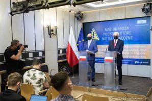 Wiceminister Wawrzyk oraz wiceminister Kraska o obostrzeniach w wakacyjnych podróżach zagranicznych