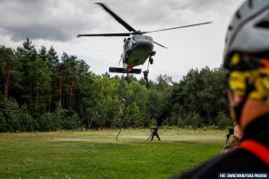 [VIDEO] Gotowi do podjęcia najtrudniejszych zadań. Black Hawk który niedawno wrócił z działań ratowniczo-gaśniczych w Turcji.