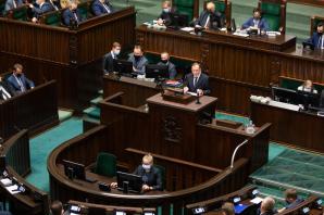 [VIDEO] Szef MSWiA w Sejmie: Będziemy bronili prawa do suwerennego przestrzegania integralności naszej granicy państwowej. Działania Łukaszenki to odwet za wsparcie, jakiego Unia Europejska, Polska i Litwa udzielają opozycji białoruskiej.