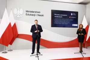 [VIDEO] Programy MEiN – konferencja prasowa ministra Przemysława Czarnka
