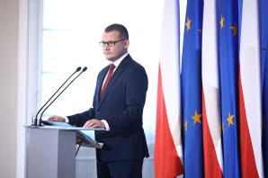 [VIDEO] 80 mln zł na zakup komputerów dla dzieci z rodzin byłych pracowników PGR