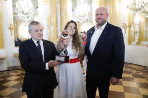 Wicepremier prof. Piotr Gliński wręczył złote odznaki „Za zasługi dla Sportu” medalistom igrzysk olimpijskich i paraolimpijskich w Tokio