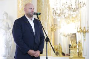 Wicepremier prof. Piotr Gliński wręczył złote odznaki „Za zasługi dla Sportu” medalistom igrzysk olimpijskich i paraolimpijskich w Tokio