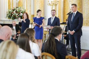 Wicepremier prof. Piotr Gliński wręczył złote odznaki „Za zasługi dla Sportu” medalistom igrzysk olimpijskich i paraolimpijskich w Tokio