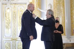 Wicepremier prof. Piotr Gliński wręczył złote odznaki „Za zasługi dla Sportu” medalistom igrzysk olimpijskich i paraolimpijskich w Tokio