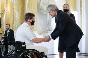 Wicepremier prof. Piotr Gliński wręczył złote odznaki „Za zasługi dla Sportu” medalistom igrzysk olimpijskich i paraolimpijskich w Tokio