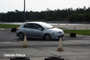 [VIDEO] Pod okiem profesjonalistów lubuscy i niemieccy policjanci doskonalili umiejętności kontrolowania poślizgów