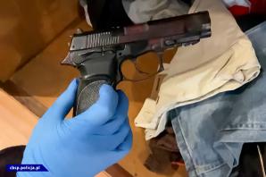 [VIDEO] 3 osoby podejrzane o brutalne i bezwzględne działanie. Podczas akcji policjanci zatrzymali także poszukiwanego ENA, który był ścigany przez niemiecki wymiar sprawiedliwości