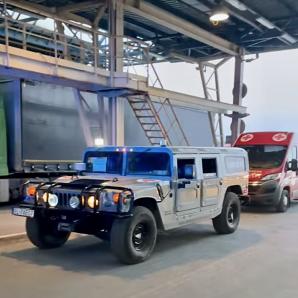 [VIDEO] Rutkowski wrócił z objętej wojną Ukrainy. Wraz z żoną Mają, która uruchamia projekt humanitarny, przywieźli 30 uchodźców. Oboje zapowiadają ponowny wyjazd