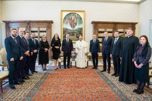 [VIDEO] Wizyta Prezydenta RP z Małżonką w Watykanie. Prezydent z Małżonką zostali przyjęci na audiencji przez Papieża Franciszka. Rozmowy dotyczyły głównie sytuacji na Ukrainie.