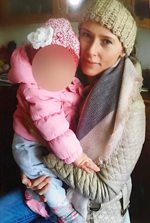  [VIDEO] Ojciec bez Boga w sercu, naigrywający się ze Świąt. Od 8 miesięcy izoluje w Poznaniu 5-letnią córeczkę Renaty Petras zmagającej się z chorobą!