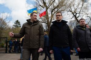 [VIDEO] Premier we Lwowie: nie możemy zostawić naszych sąsiadów w osamotnieniu. Polska buduje domy modułowe w Ukrainie
