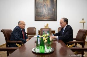 Minister Zbigniew Rau rozmawiał z Dyrektorem Generalnym Organizacji ds. Zakazu Broni Chemicznej. Omówił konsekwencje rosyjskiej agresji na Ukrainę