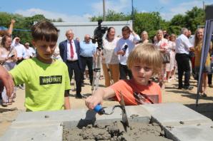 [VIDEO] Uroczystość wmurowania kamienia węgielnego pod budowę Centrum Nauk Medycznych w Akademii Nauk Stosowanych w Lublinie z udziałem szefa MEiN
