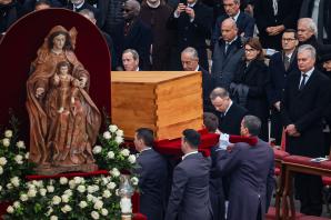 [VIDEO] Prezydent i Premier na uroczystościach pogrzebowych Benedykta XVI