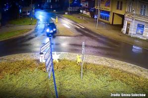 [VIDEO] Sulechów: Młody kierowca nie opanował auta na rondzie. Bolesławiec: Pobili, a potem byli zaskoczeni skutecznością policjantów!