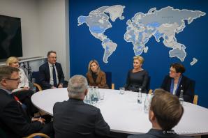 Pierwsze Damy Polski i Ukrainy odwiedziły Centrum Pomocy Migrantom i Uchodźcom w Warszawie