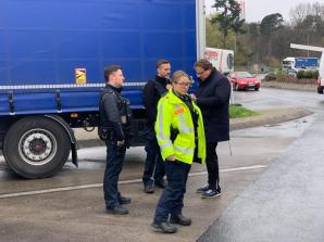 [VIDEO] Gruzińscy kierowcy nie chcą oddać polskiemu właścicielowi 70 TIR-ów! Czy niemiecka policja łamie prawo wobec interweniującego Biura Rutkowski oraz Telewizja.Patriot24.net?