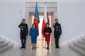 Wizyta Przewodniczącej Parlamentu Azerbejdżanu. Rozmowy z Marszałek Sejmu i wspólna inauguracja wystawy