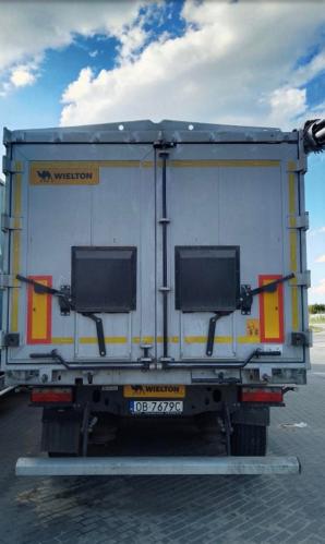 BIURO RUTKOWSKI poszukuje skradzionej naczepy o nr. rej. OB 7679C. Wiesz, gdzie jest dzwoń na numer alarmowy 600 007 007