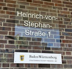 [VIDEO] Der polnische Student Oskar Gwizdała hinter Gittern der Haftanstalt in Freiburg. Und sein krimineller Boss nicht! Demonstration mit Beteiligung von Familien anderer inhaftierter Polen am Freitag um 11:00 Uhr vor der Deutschen Botschaft in Warschau