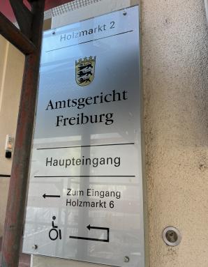 [VIDEO] Der polnische Student Oskar Gwizdała hinter Gittern der Haftanstalt in Freiburg. Und sein krimineller Boss nicht! Demonstration mit Beteiligung von Familien anderer inhaftierter Polen am Freitag um 11:00 Uhr vor der Deutschen Botschaft in Warschau