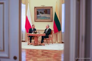 [VIDEO] Na wileńskim Cmentarzu na Rossie Prezydenci Polski i Litwy wzięli udział w uroczystych obchodach 161. rocznicy wybuchu Powstania Styczniowego