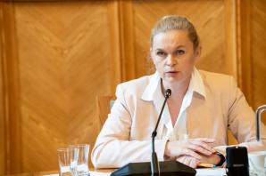 Spotkanie MEN ze związkami zawodowymi w sprawie rozporządzenia płacowego przewidującego rekordowe podwyżki dla nauczycieli