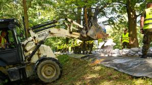 [VIDEO] Już ponad 5,5 tysiąca żołnierzy wspiera poszkodowanych i pomaga w odbudowie obszarów dotkniętych skutkami powodzi