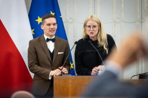 [VIDEO] Konferencja „Jak uczyć najnowszej historii Polski? Dylematy”: Debata w Senacie o dylematach nauczania najnowszej historii Polski