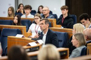 [VIDEO] Konferencja „Jak uczyć najnowszej historii Polski? Dylematy”: Debata w Senacie o dylematach nauczania najnowszej historii Polski