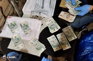 [VIDEO] CBŚP i KWP w Katowicach rozbiły grupę przestępczą zajmującą się wymuszeniami i czerpaniem korzyści z nierządu