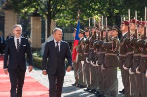 [VIDEO] W Pradze odbyły się 9. polsko-czeskie konsultacje międzyrządowe. Obradom przewodniczył Premier Donald Tusk oraz szef czeskiego rządu Petr Fiala. Mamy wiele wspólnych interesów i podobnie patrzymy na takie kwestie, jak rola Europy, pomoc Ukrainie, b