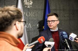 [VIDEO] Konferencja prasowa marszałka Sejmu Szymona Hołowni przed rozpoczęciem oficjalnej wizyty w Estonii